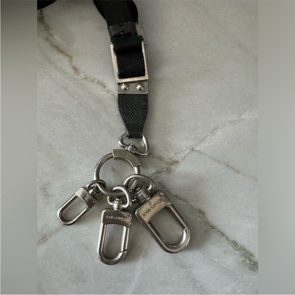 Louis Vuitton Taiga Collier Pochette Cles Neck Strap - Picture 8 of 9